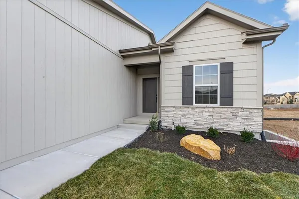 $525,800 | 24966 West 94th Place, Lenexa, KS 66227