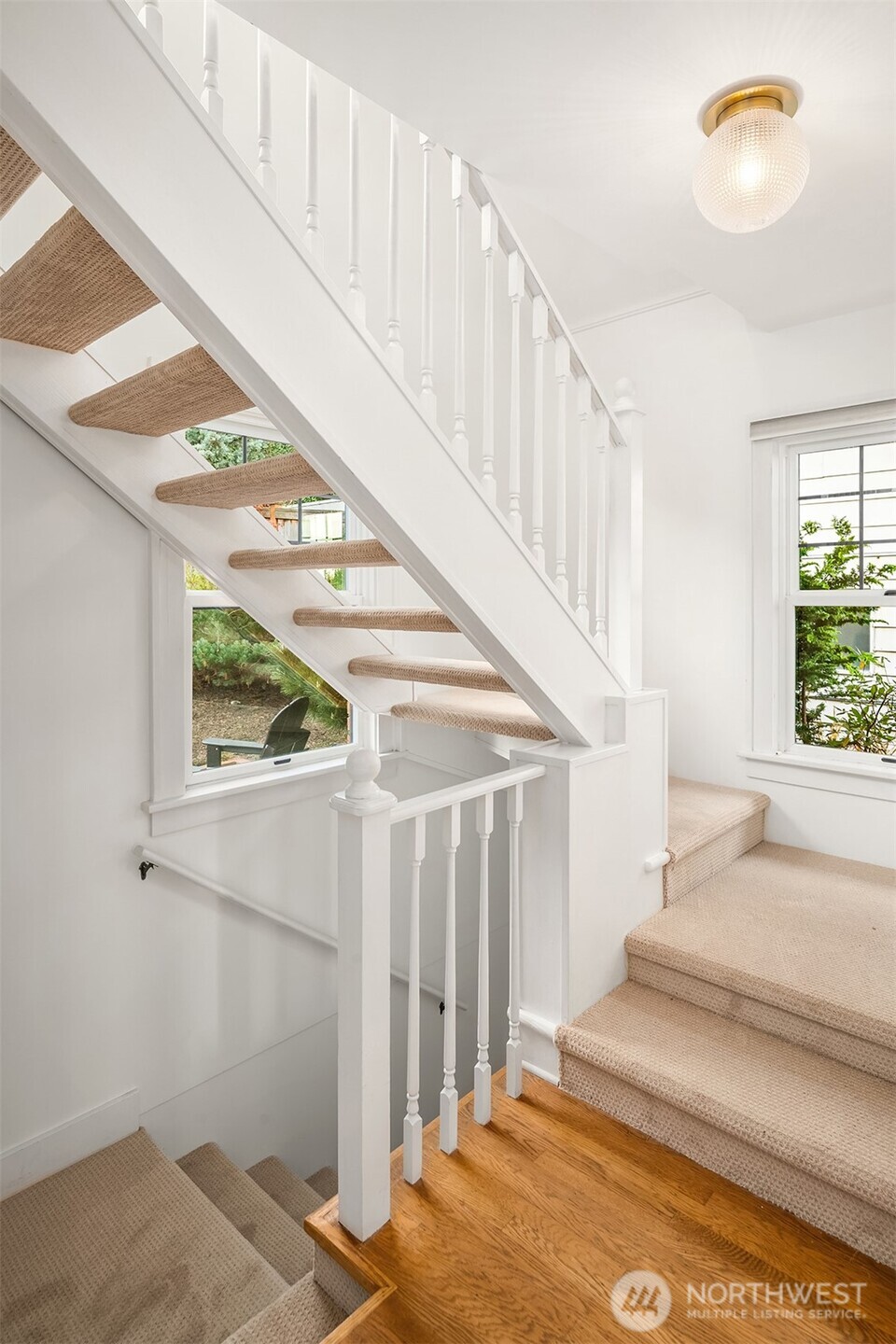 2503 37th Avenue West Seattle, WA 98199 - Photo 19 of 36 a view of entryway