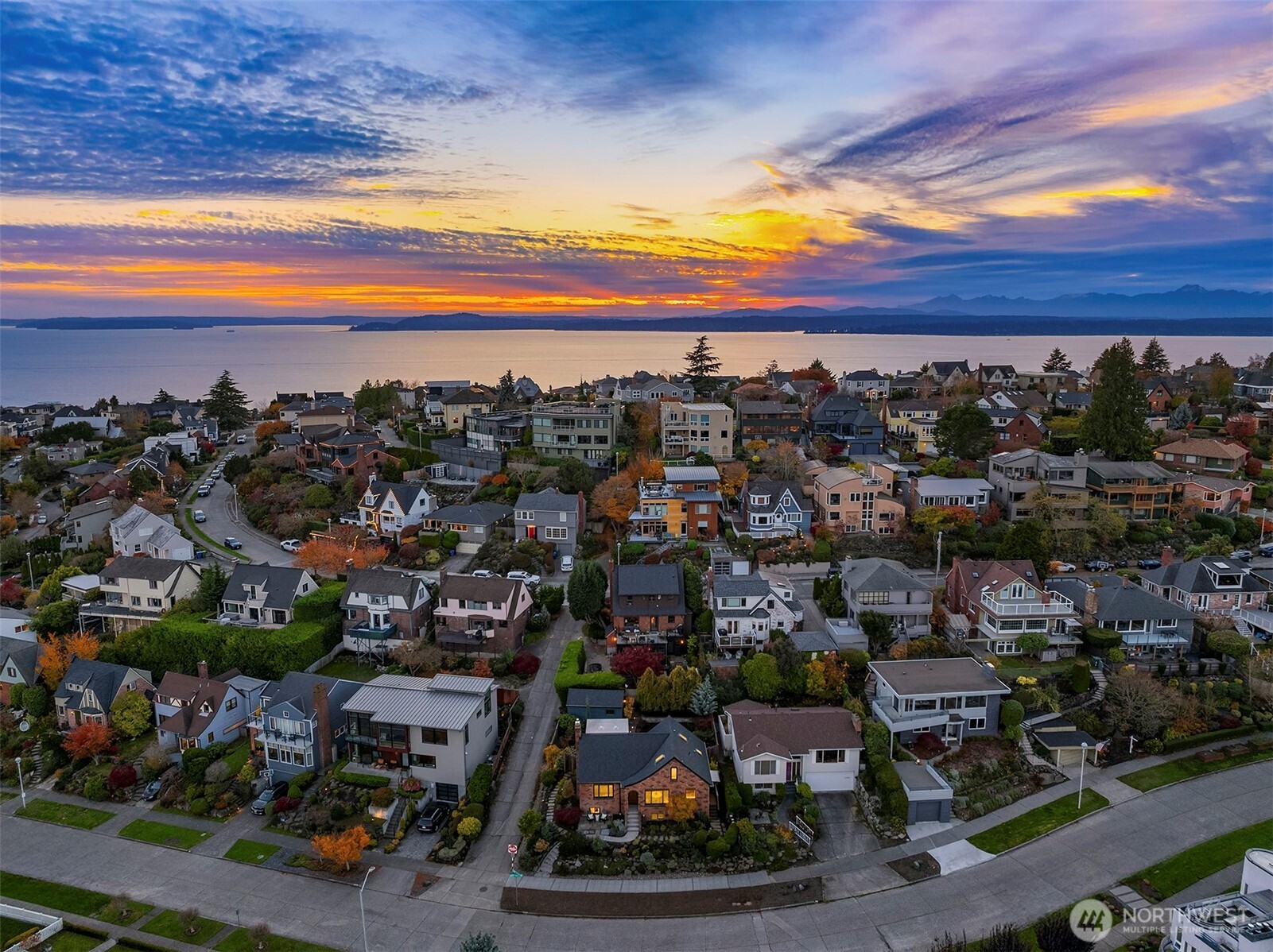 2503 37th Avenue West Seattle, WA 98199 - Photo 35 of 36 a view of a city
