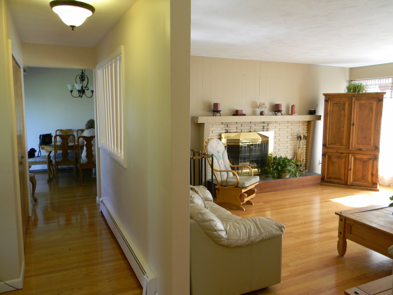63 Oak Hill Road Pittsfield, MA 01201 - Photo 9 of 33 Living Room