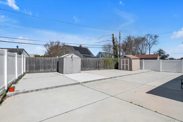 $699,000 | 29 Cutter Lane, Levittown, NY 11756