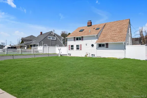 $699,000 | 29 Cutter Lane, Levittown, NY 11756