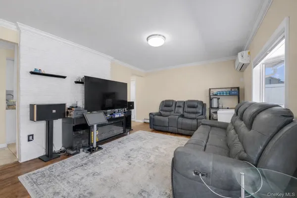 $699,000 | 29 Cutter Lane, Levittown, NY 11756