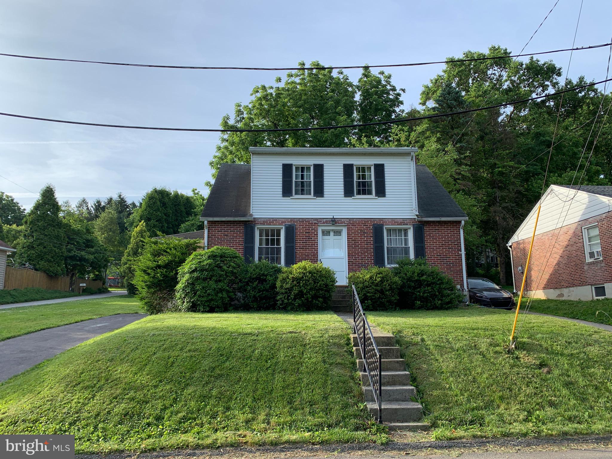 586 Hillcrest Road York, PA 17403 - Photo 1 of 19 Gallery Image 1