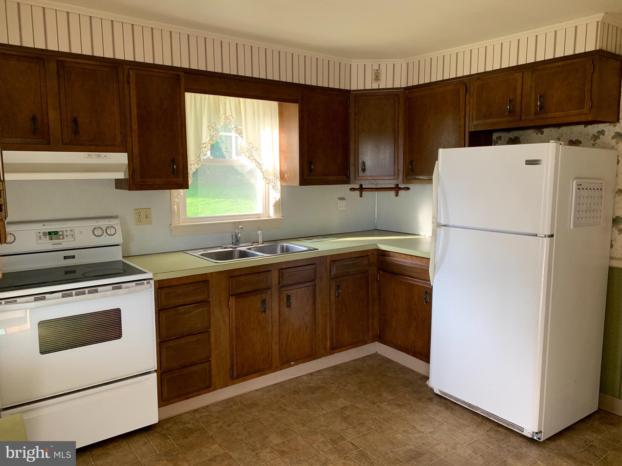 586 Hillcrest Road York, PA 17403 - Photo 7 of 19 Gallery Image 7