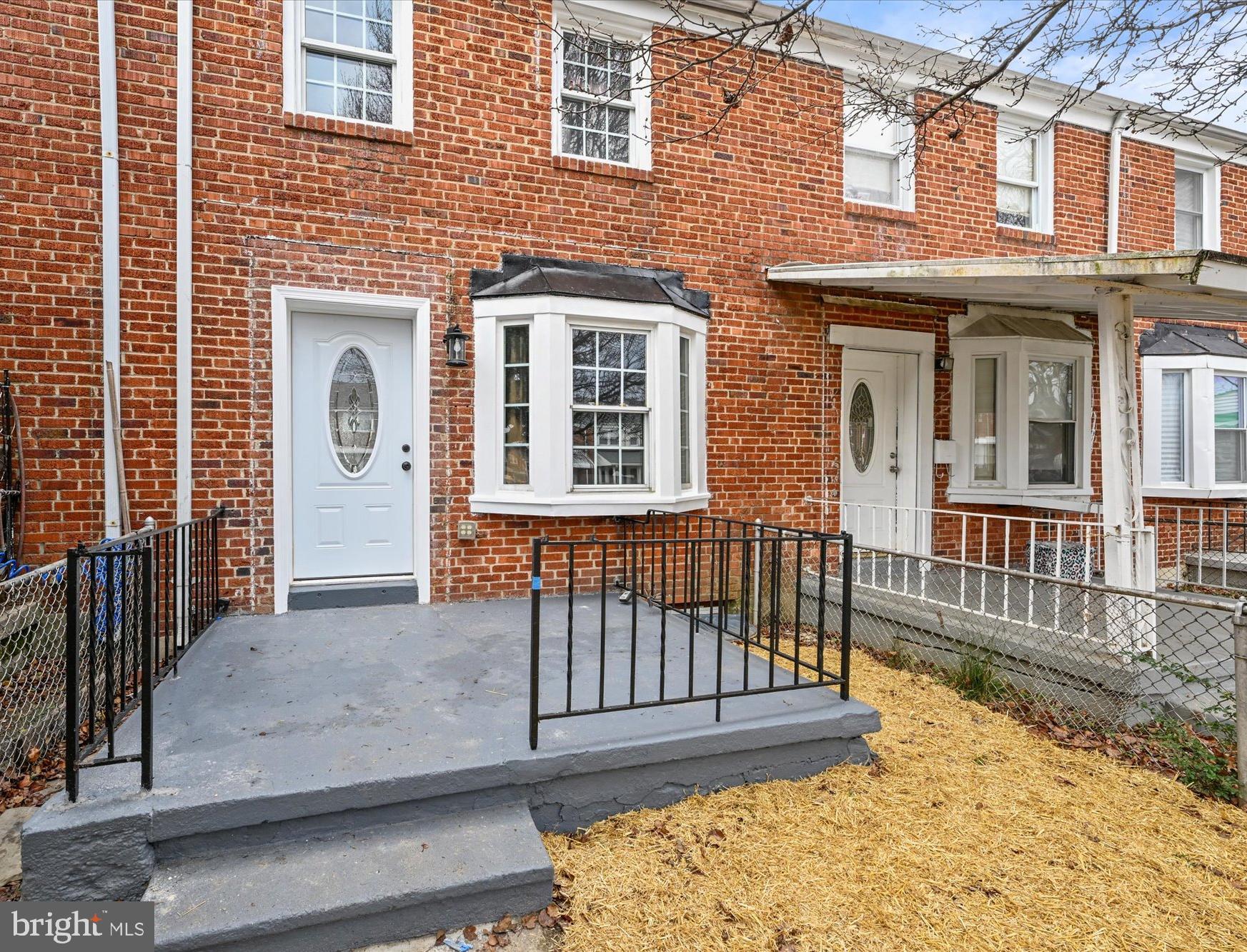 8160 Kavanagh Road Baltimore, MD 21222 - Photo 3 of 25 Large front patio & front bay window