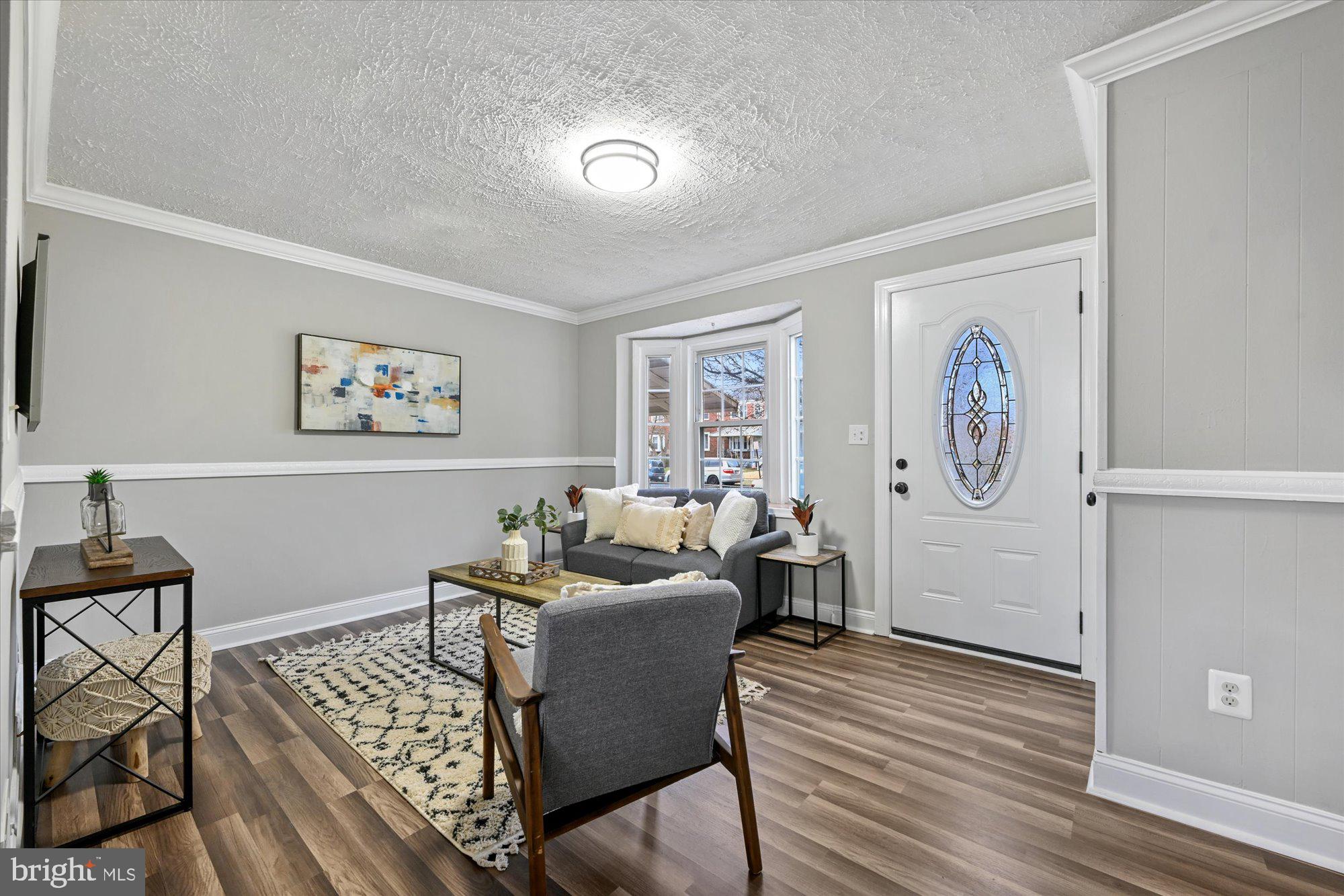 8160 Kavanagh Road Baltimore, MD 21222 - Photo 4 of 25 Living Room entrance