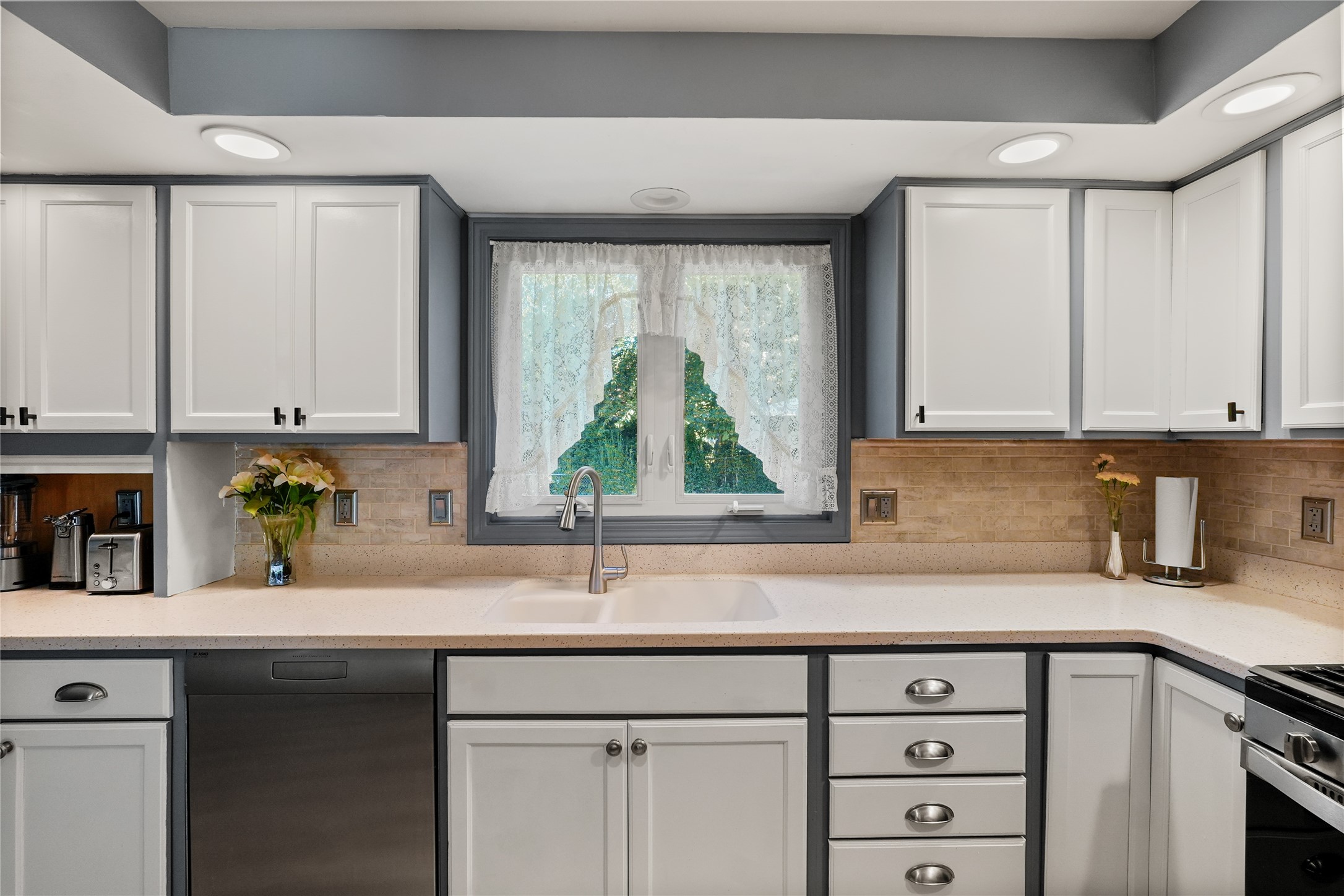 611 Rondeau Drive Erie, PA 16505 - Photo 12 of 38 Kitchen