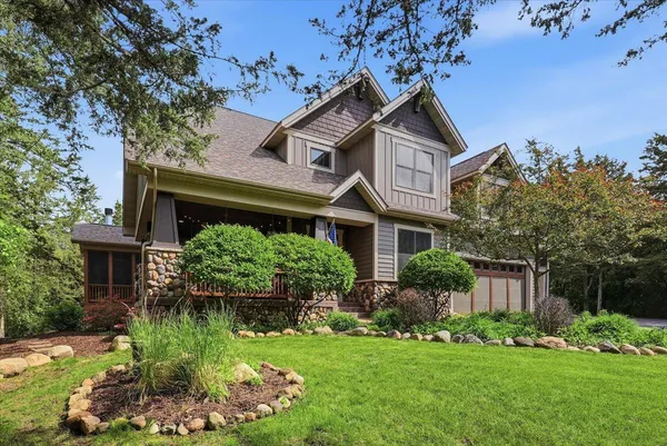$1,549,000 | 492 East Cove Road, Hudson, WI 54016
