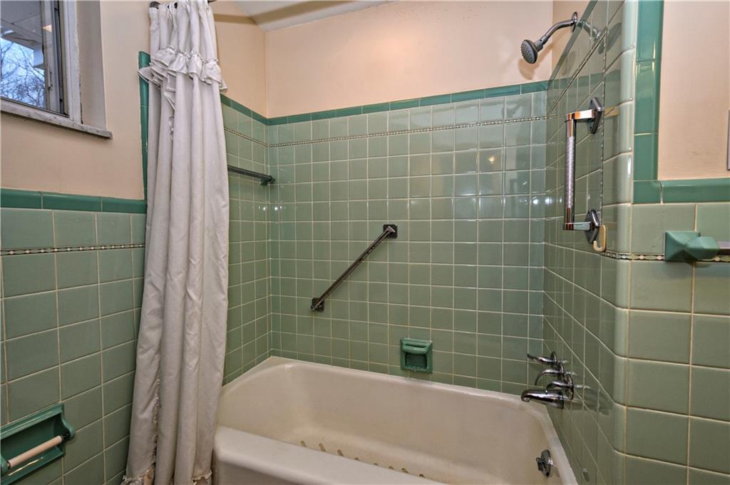 20 Clearview Drive Green Tree, PA 15205 - Photo 14 of 23