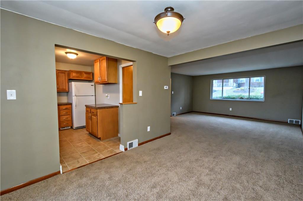 20 Clearview Drive Green Tree, PA 15205 - Photo 4 of 23