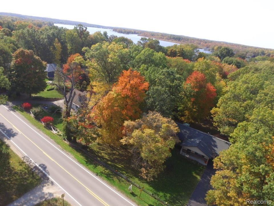 11132 Mcgregor Road Pinckney, MI 48169 - Photo 3 of 50 Natural Gas Paved Road, lots of Parking!!!!!