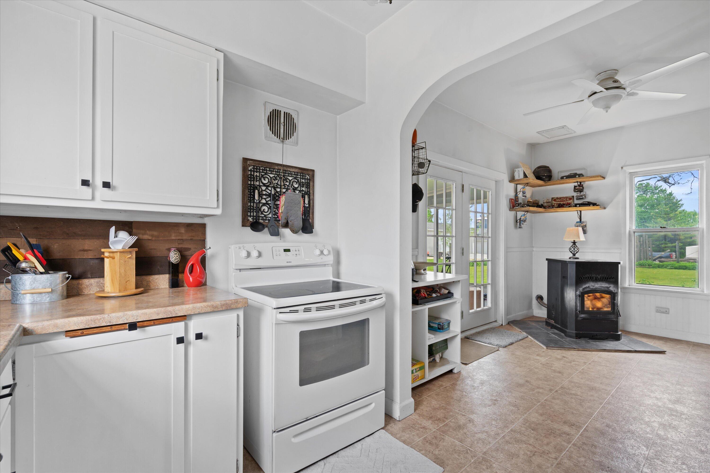 8922 County Highway West Wayne, WI 53010 - Photo 15 of 59 Kitchen