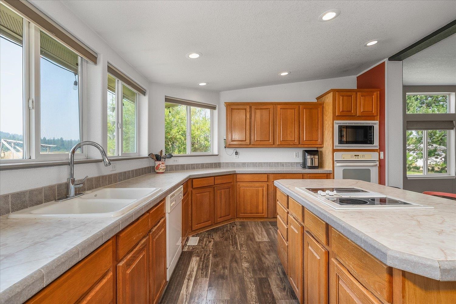 20211 North Austin Road Colbert, WA 99005 - Photo 18 of 49 Gallery Image 18