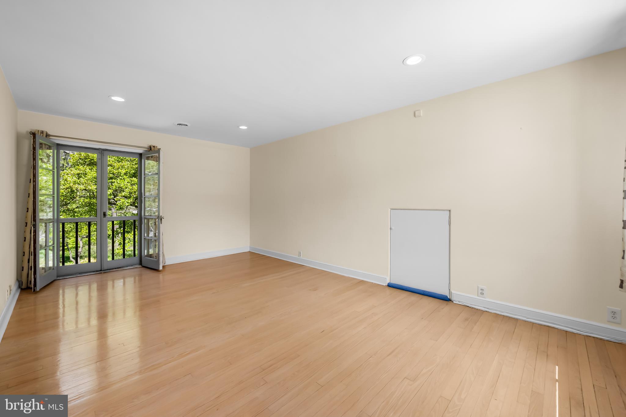 6 Meadow Road Baltimore, MD 21212 - Photo 53 of 66 an empty room with wooden floor and windows