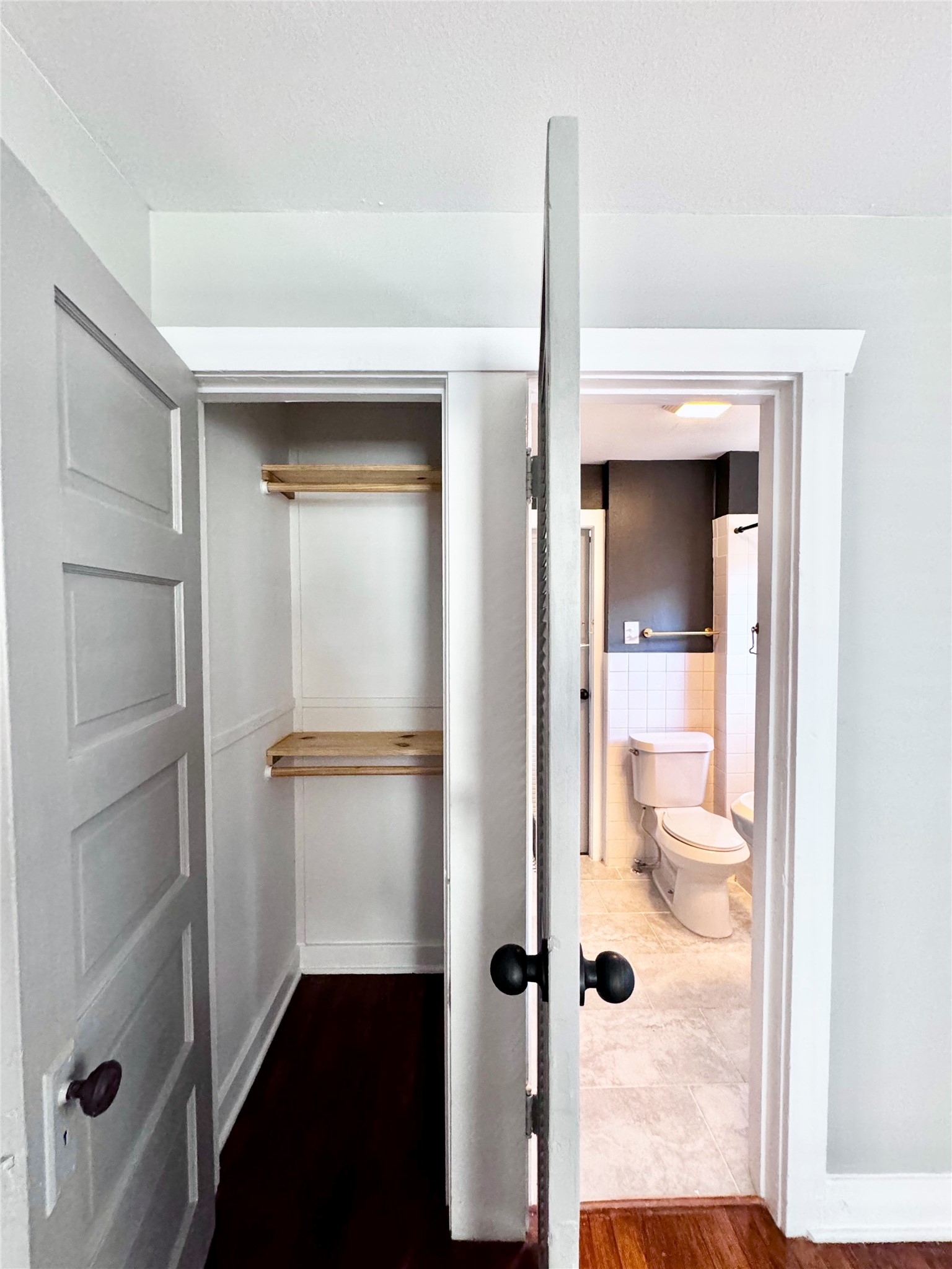 1018 Dunbar Street Houston, TX 77009 - Photo 23 of 30 Closet #2