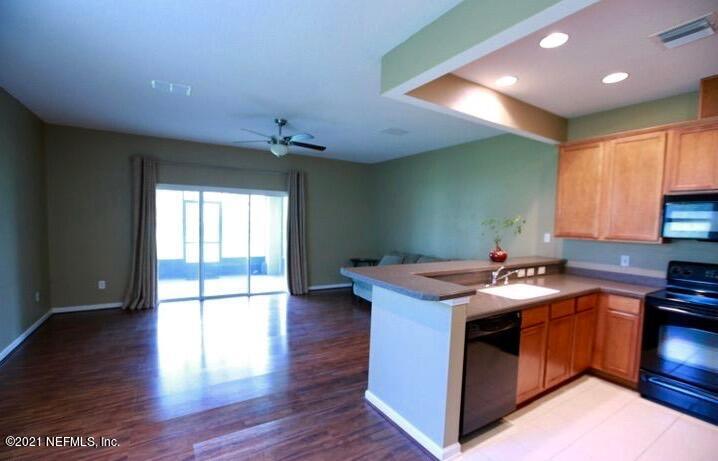 12998 Spring Rain Road Jacksonville, FL 32258 - Photo 7 of 32 FAMILY/KITCHEN