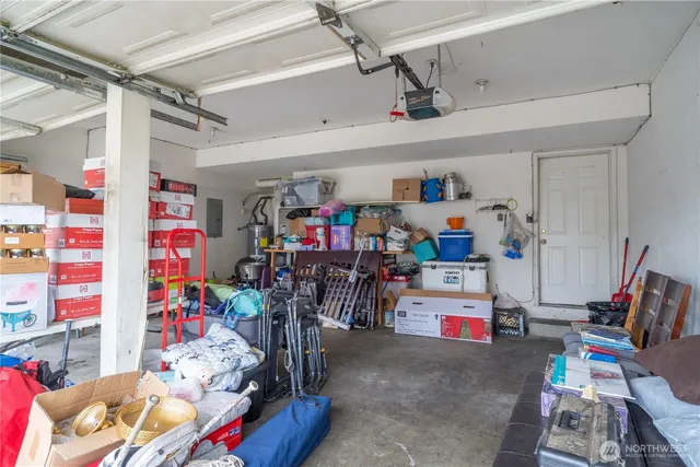 $327,900 | 1221 South Lakeland Drive, Moses Lake, WA 98837