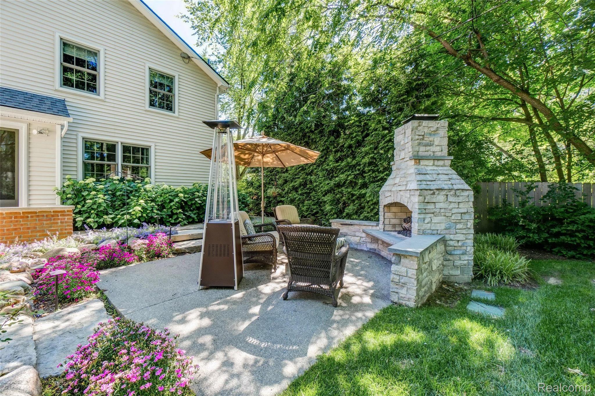 1051 Rivenoak Street Birmingham, MI 48009 - Photo 15 of 37 1051 Rivenoak_31.jpg