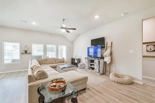 $2,400 | 18906 Sorrento Point Drive, New Caney, TX 77357