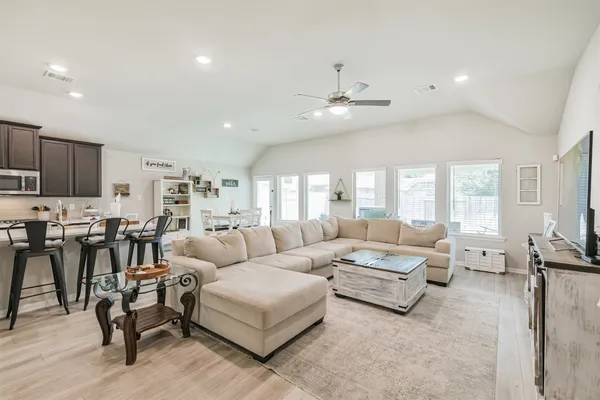 $2,400 | 18906 Sorrento Point Drive, New Caney, TX 77357