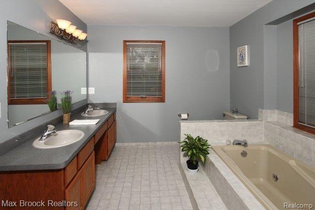 1579 Wakefield Court Rochester, MI 48306 - Photo 16 of 25 img3845