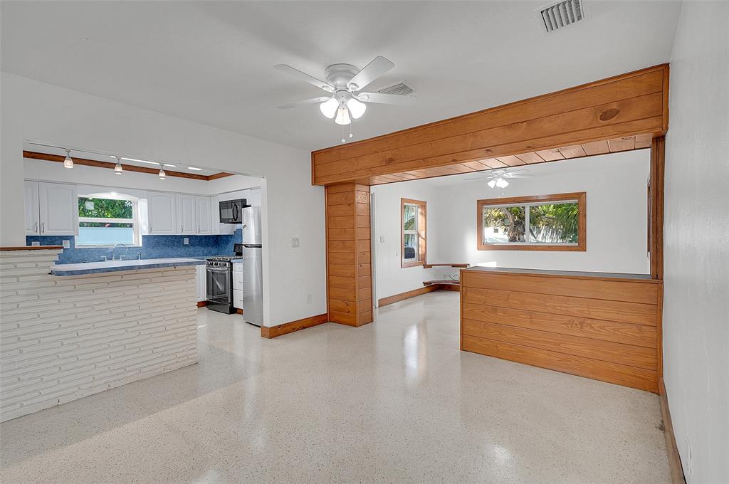 29 Southeast 8th Street Dania Beach, FL 33004 - Photo 12 of 42 a view of an empty room with a window
