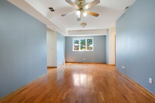 7228 West Pershing Road, Unit 2E Lyons, IL 60534 - Photo 2 of 11