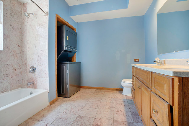 7228 West Pershing Road, Unit 2E Lyons, IL 60534 - Photo 11 of 11