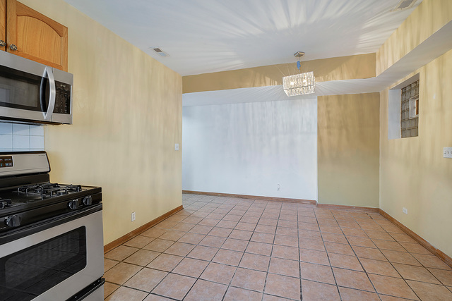 7228 West Pershing Road, Unit 2E Lyons, IL 60534 - Photo 5 of 11