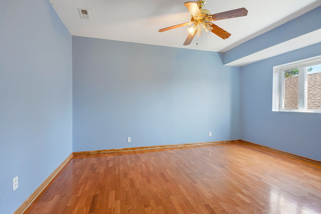 7228 West Pershing Road, Unit 2E Lyons, IL 60534 - Photo 6 of 11