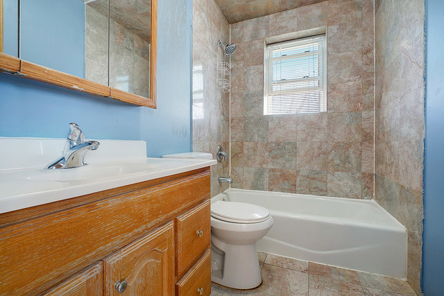 7228 West Pershing Road, Unit 2E Lyons, IL 60534 - Photo 7 of 11