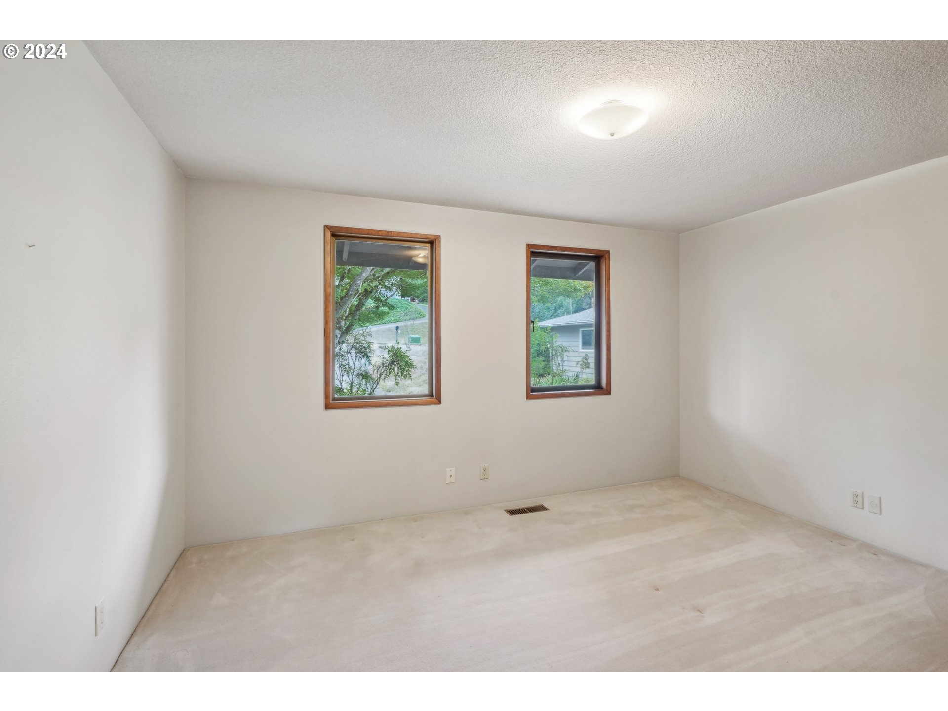 12795 Southeast Callahan Road Happy Valley, OR 97086 - Photo 28 of 42 an empty room with windows