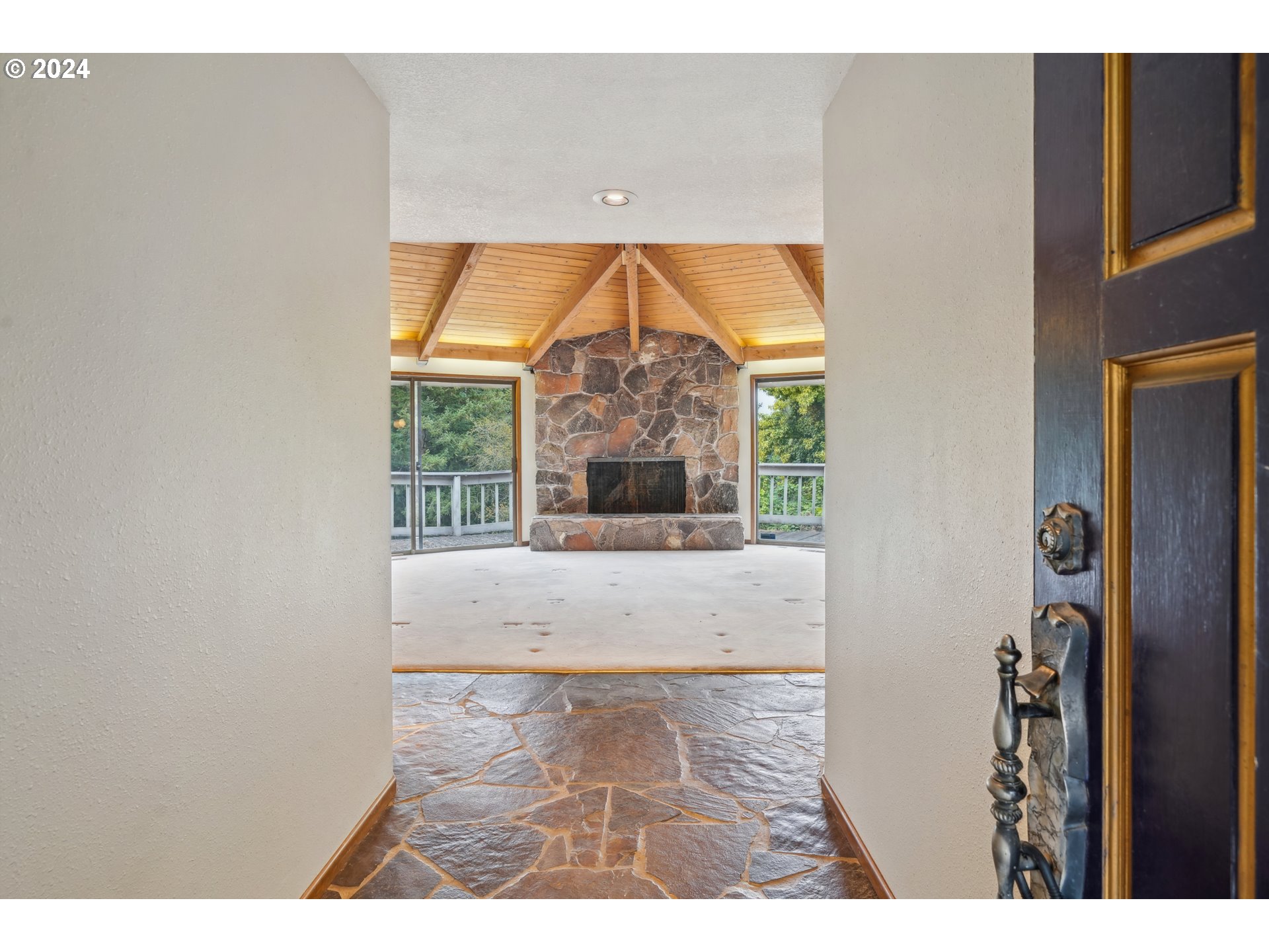12795 Southeast Callahan Road Happy Valley, OR 97086 - Photo 35 of 42 a view of entryway and hall with a window
