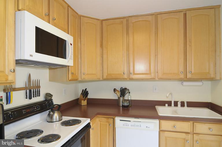 3125 Jennings Road Kensington, MD 20895 - Photo 21 of 25 Kitchen