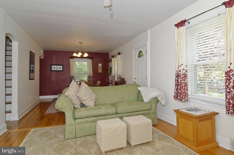 3125 Jennings Road Kensington, MD 20895 - Photo 23 of 25 Living Room