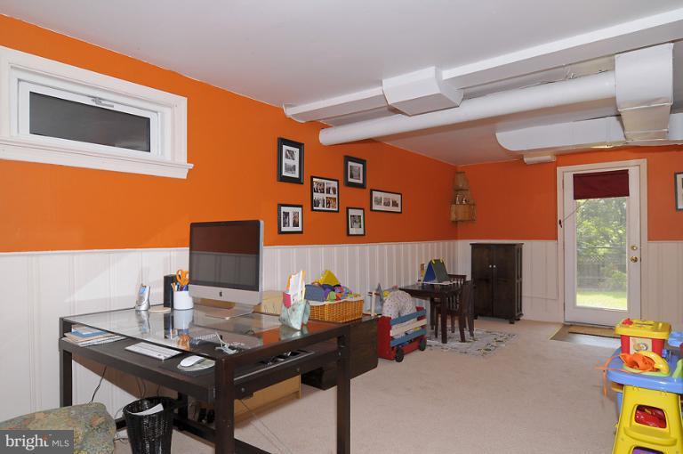 3125 Jennings Road Kensington, MD 20895 - Photo 6 of 25 Family Room with Level Walk-out