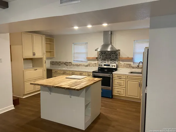 $1,600 | 442 Harcourt Avenue, San Antonio, TX 78223