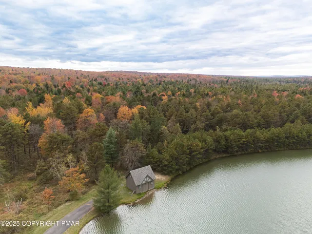 $260,000 | 844 Crest Pines Lane, Pocono Pines, PA 18350