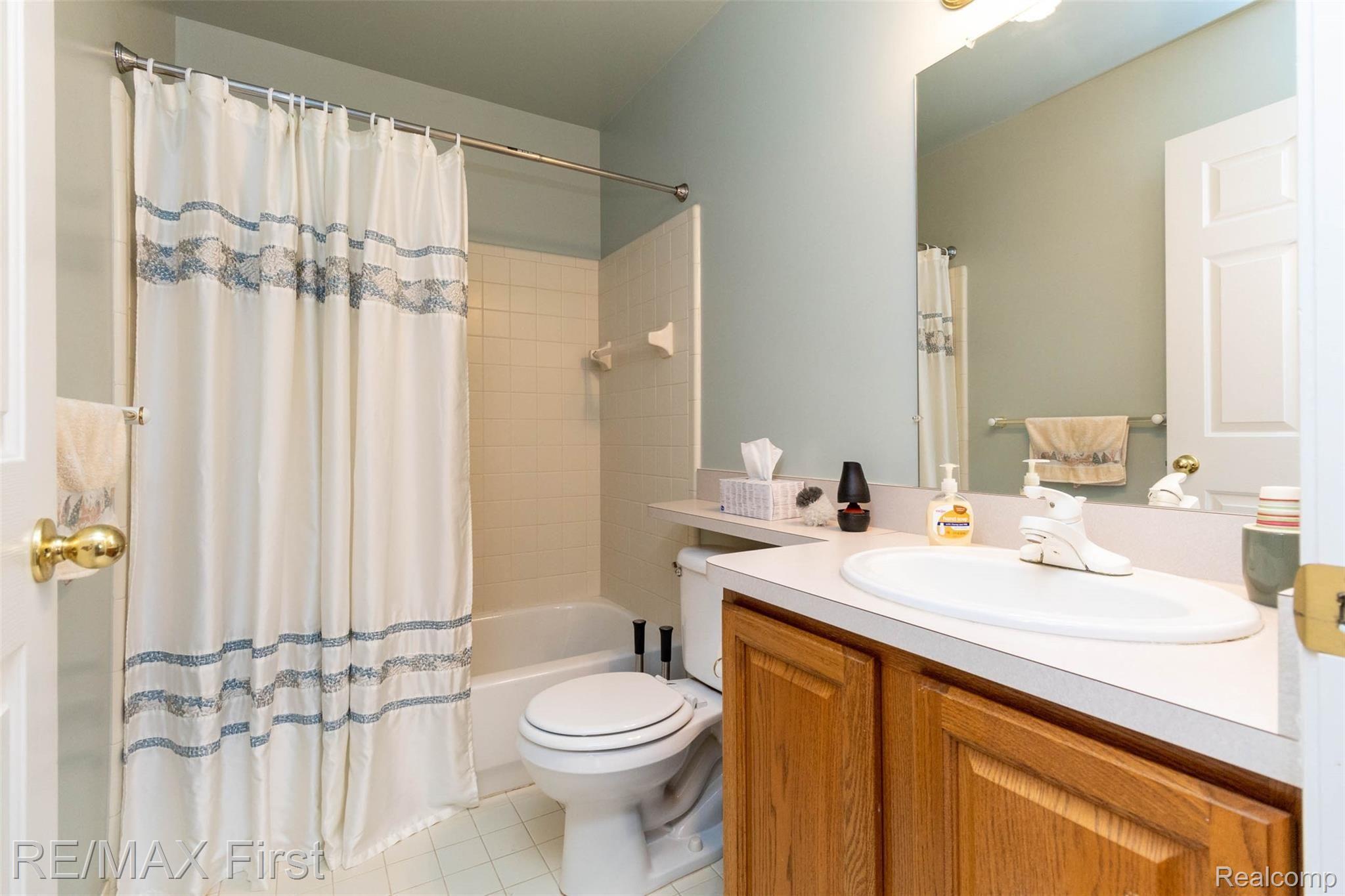 16683 Country Ridge Court Macomb, MI 48044 - Photo 21 of 35 interior (18).jpg