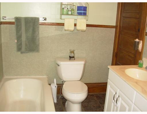 172 George Street Rochester, PA 15074 - Photo 14 of 16 Master Bath/Spa.