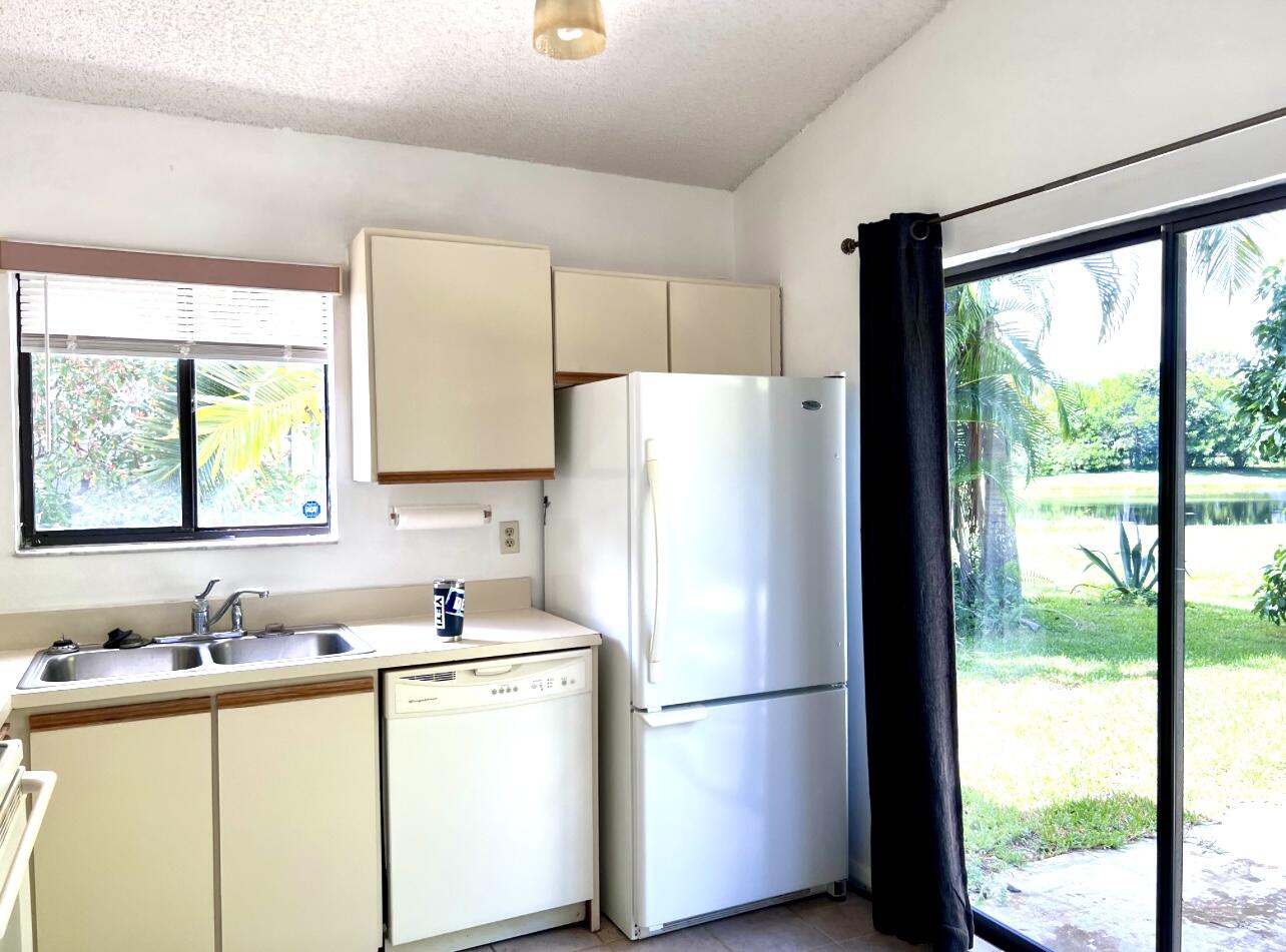 11 Mayfield Way Boynton Beach, FL 33426 - Photo 3 of 9 IMG_5342