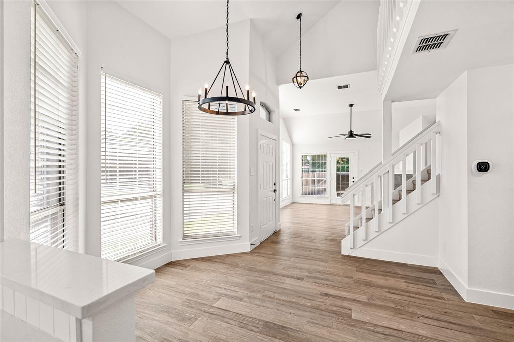381 Arbor Lane Euless, TX 76039 - Photo 6 of 38