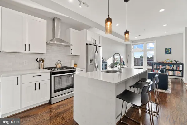 $3,200 | 3525 14th Street Northwest, Unit 4, Washington, DC 20010