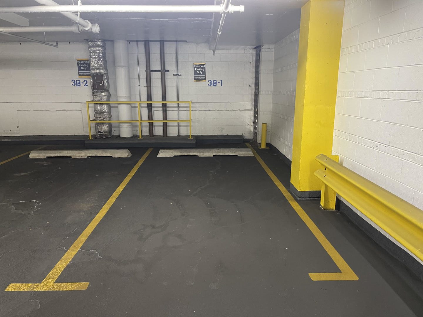 111 East Chestnut Street, Unit 3B1 Chicago, IL 60611 - Photo 1 of 1 swimming pool with window