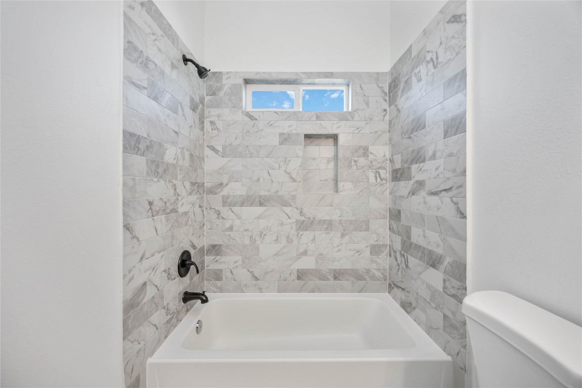 7710 Independence Street, Unit A Houston, TX 77051 - Photo 22 of 25 a bathroom with a bathtub