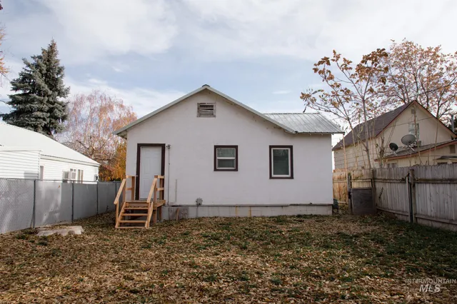 $1,095 | 717 Northwest 2nd Street, Ontario, OR 97914