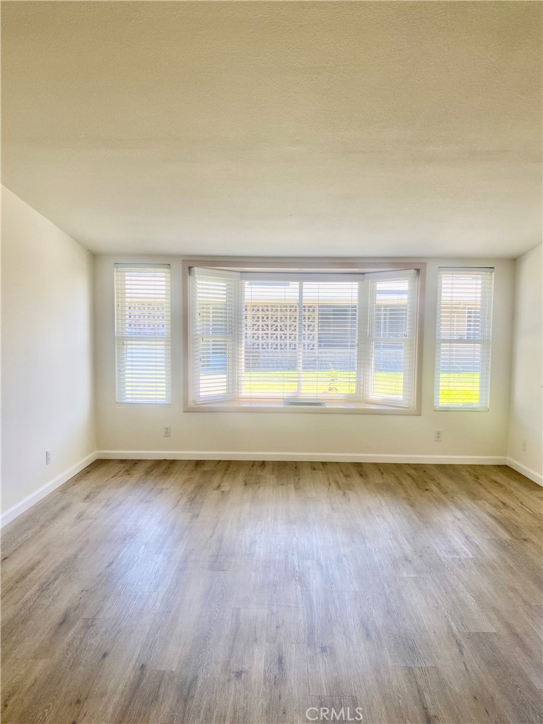1670 Interlachen Road Seal Beach, CA 90740 - Photo 7 of 44 LIVING ROOM