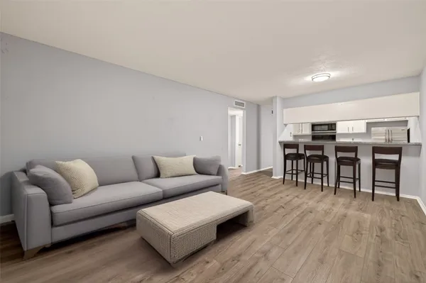 $64,900 | 7313 Gulf Freeway, Unit 904, Houston, TX 77017