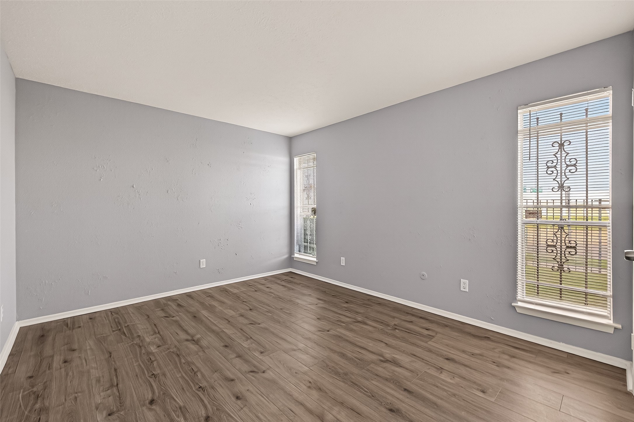 7313 Gulf Freeway, Unit 904 Houston, TX 77017 - Photo 19 of 27 a view of an empty room with wooden floor and a window